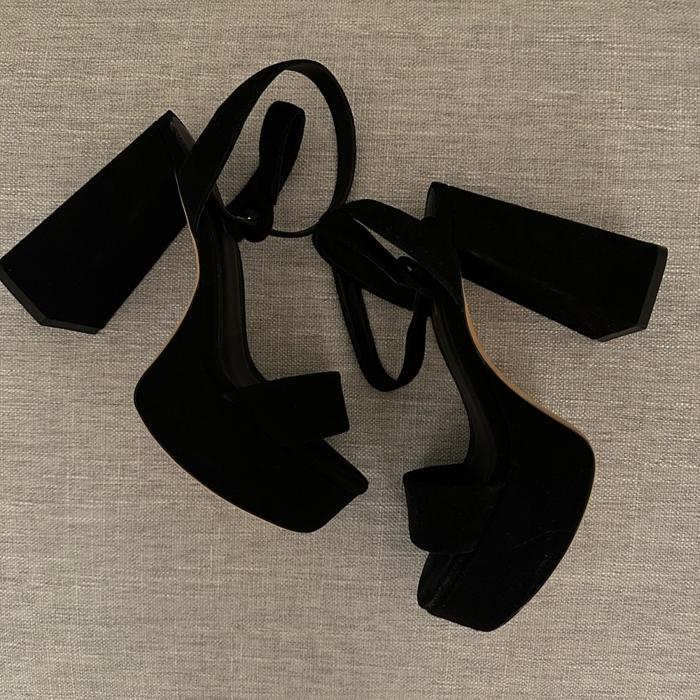 Larroudé Platform Heels NEVER WORN!